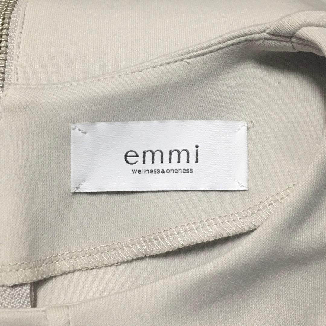 emmi atelier ワイドスリーブトップス　ヨガウェア