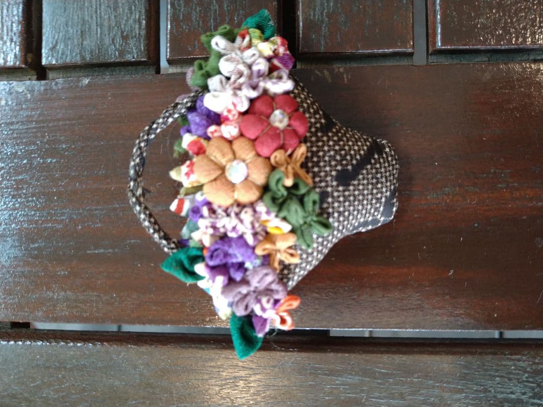 ブローチ