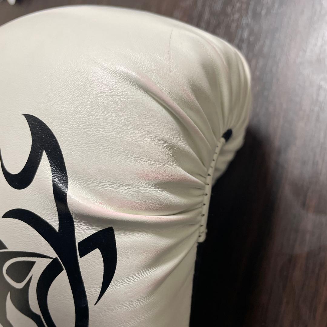 UFCファイター朝倉海選手の直筆サイン入りグローブ