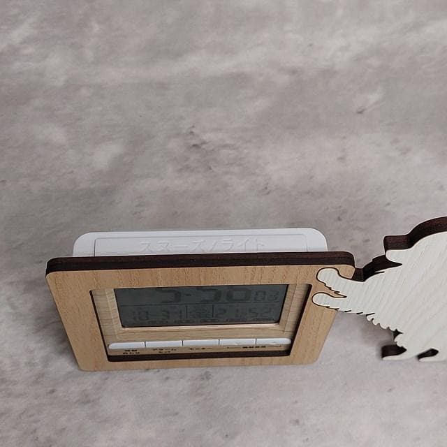 【電波時計】ワンちゃんが寄り添う電波デジタル時計 ― チワワ　黒