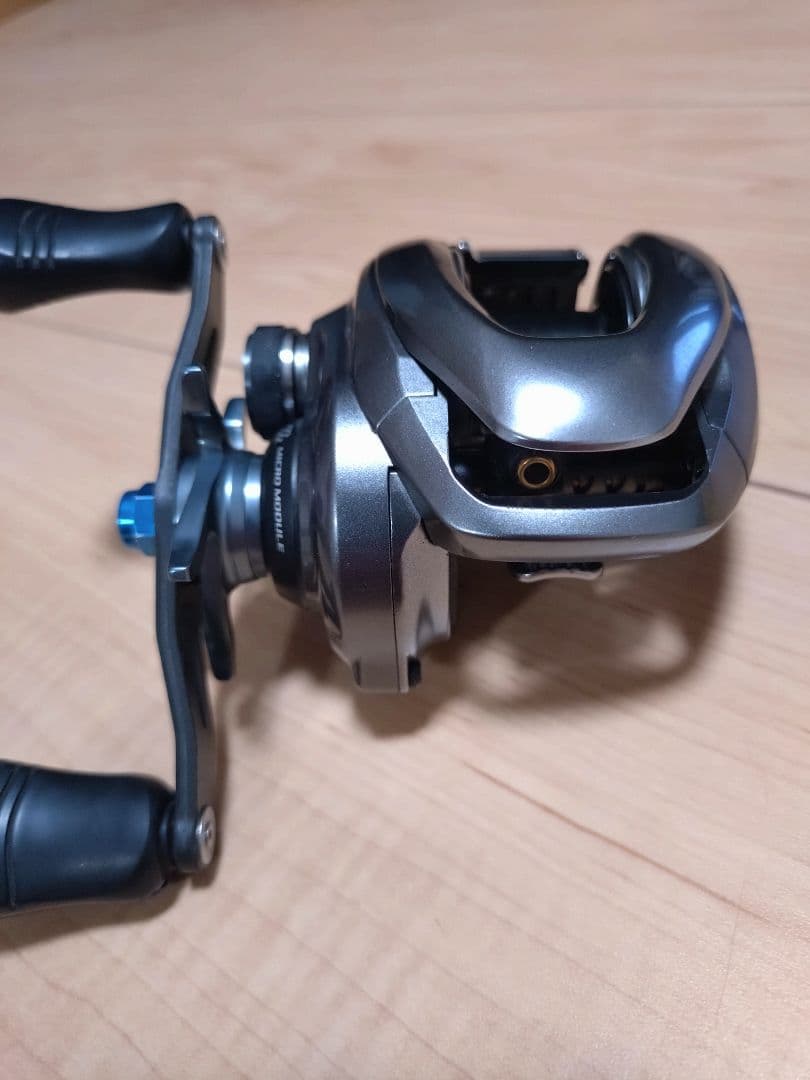 シマノ 15メタニウムDC右ハンドル ノーマルギア ZPIハンドル付き