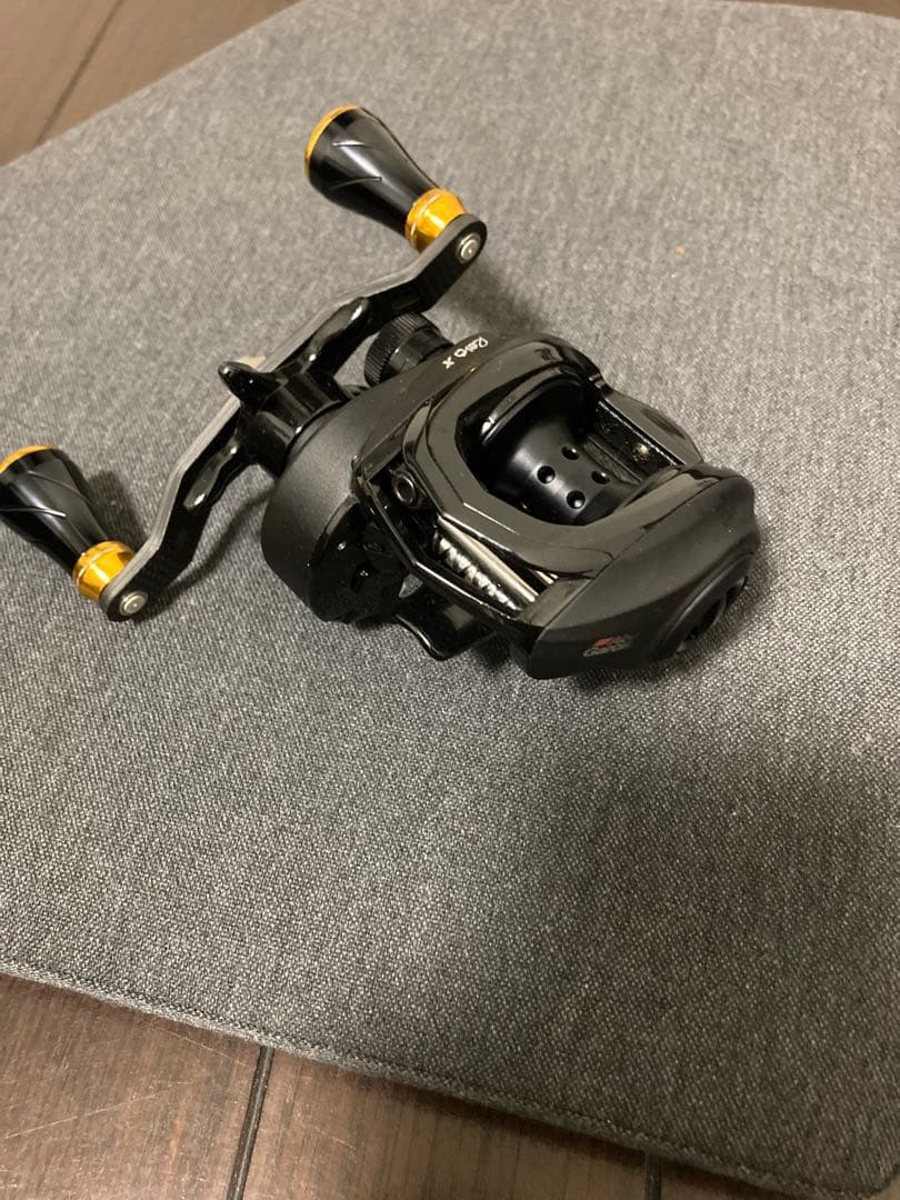 REVO X ベイトリール　社外ゴメスハンドル