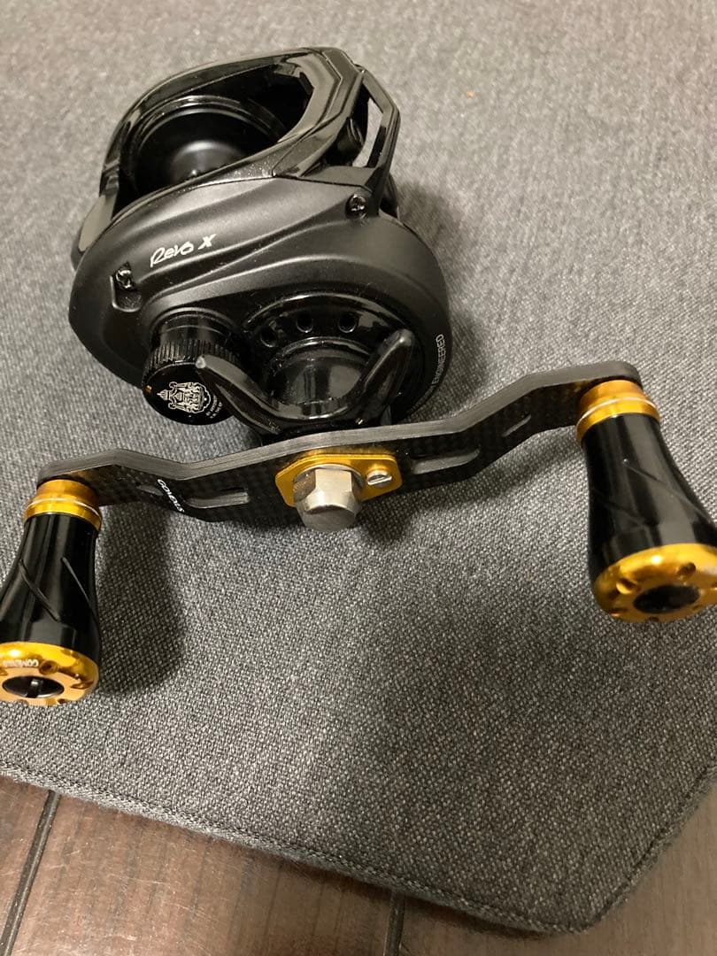 REVO X ベイトリール　社外ゴメスハンドル