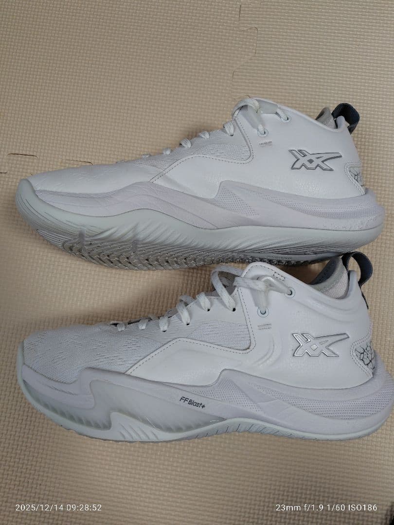 ノヴァサージロー2 美品25.5㎝　asics nova surge low 2