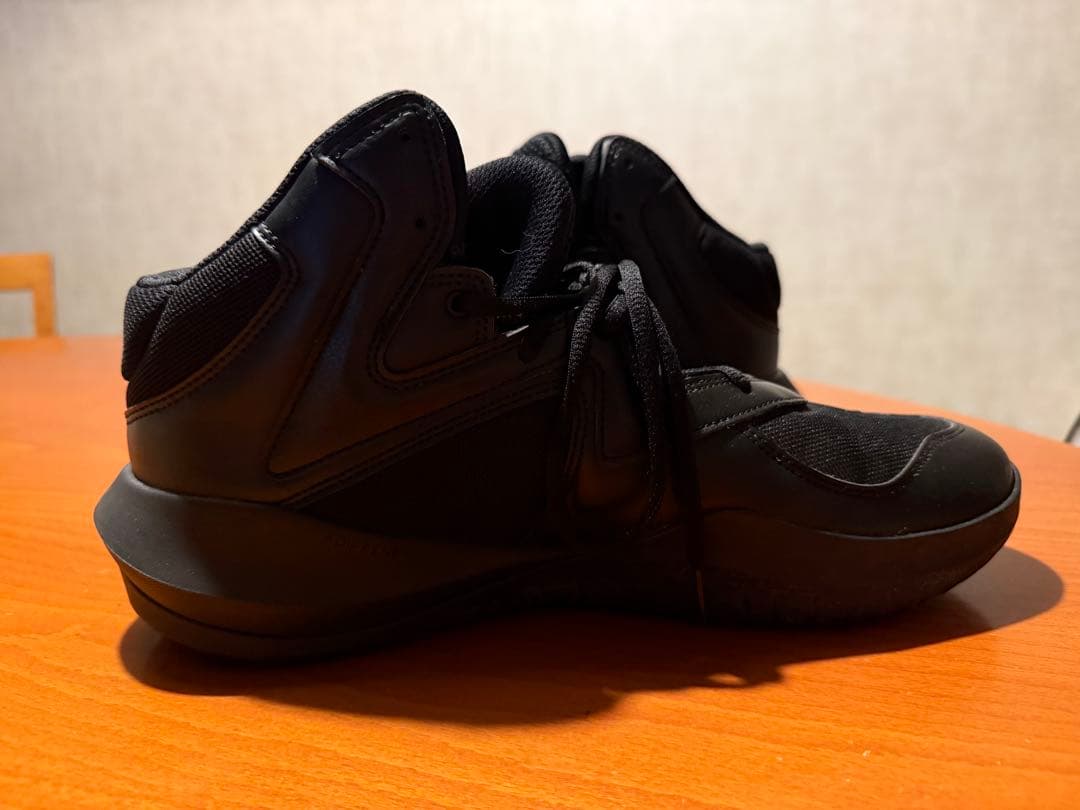 adidas バスケットボールシューズ ブラック