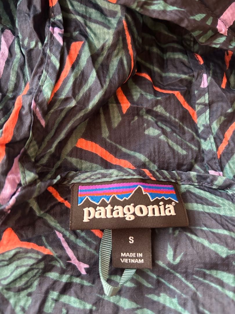 patagonia フーディニ　レディースS リーフ柄