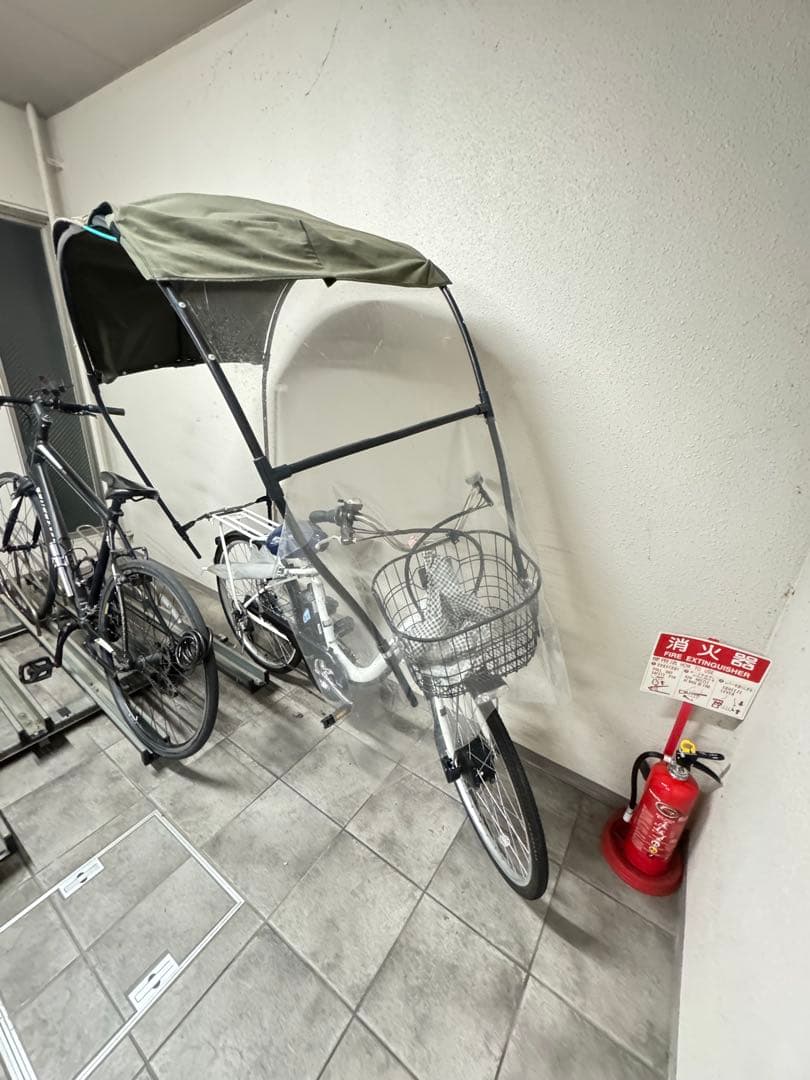 【送料無料】屋根付き電動アシスト自転車 ホワイト/カーキ　ヤマハRIN