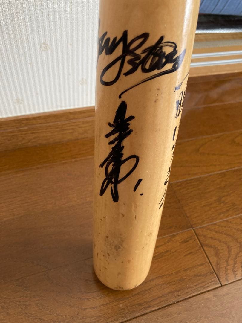 横浜ベイスターズ　金城龍彦　実使用・直筆サイン入りバット