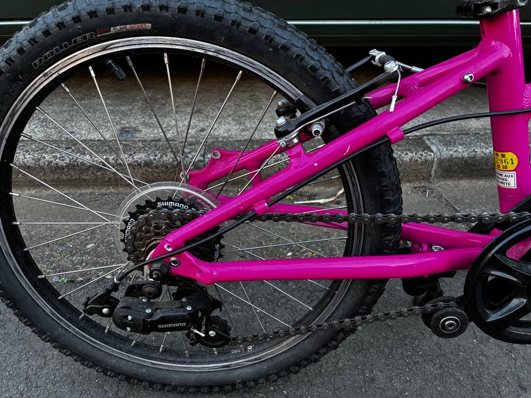Specialized HOTROCK 20インチジュニア自転車 ピンク