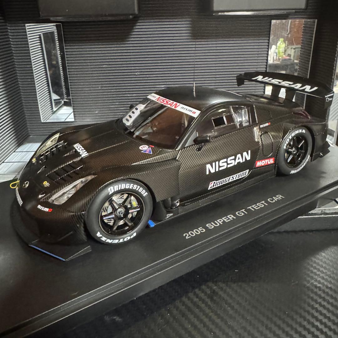 オートアート1/18フェアレディZ 2005 スーパーGTテストカー(ケース付)