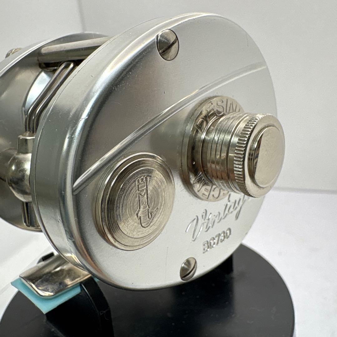 五十鈴Vintage BC 730アルミベイトリール シルバー