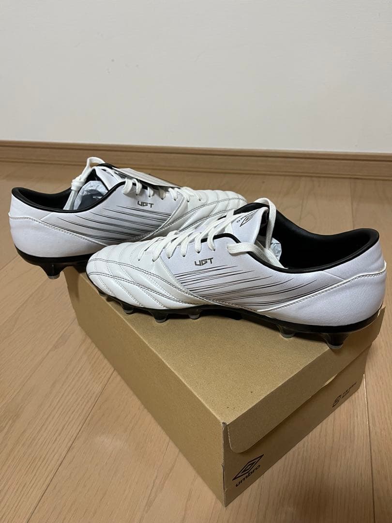 umbro アンブロ サッカー スパイクシューズ サッカー ホワイト 大特価