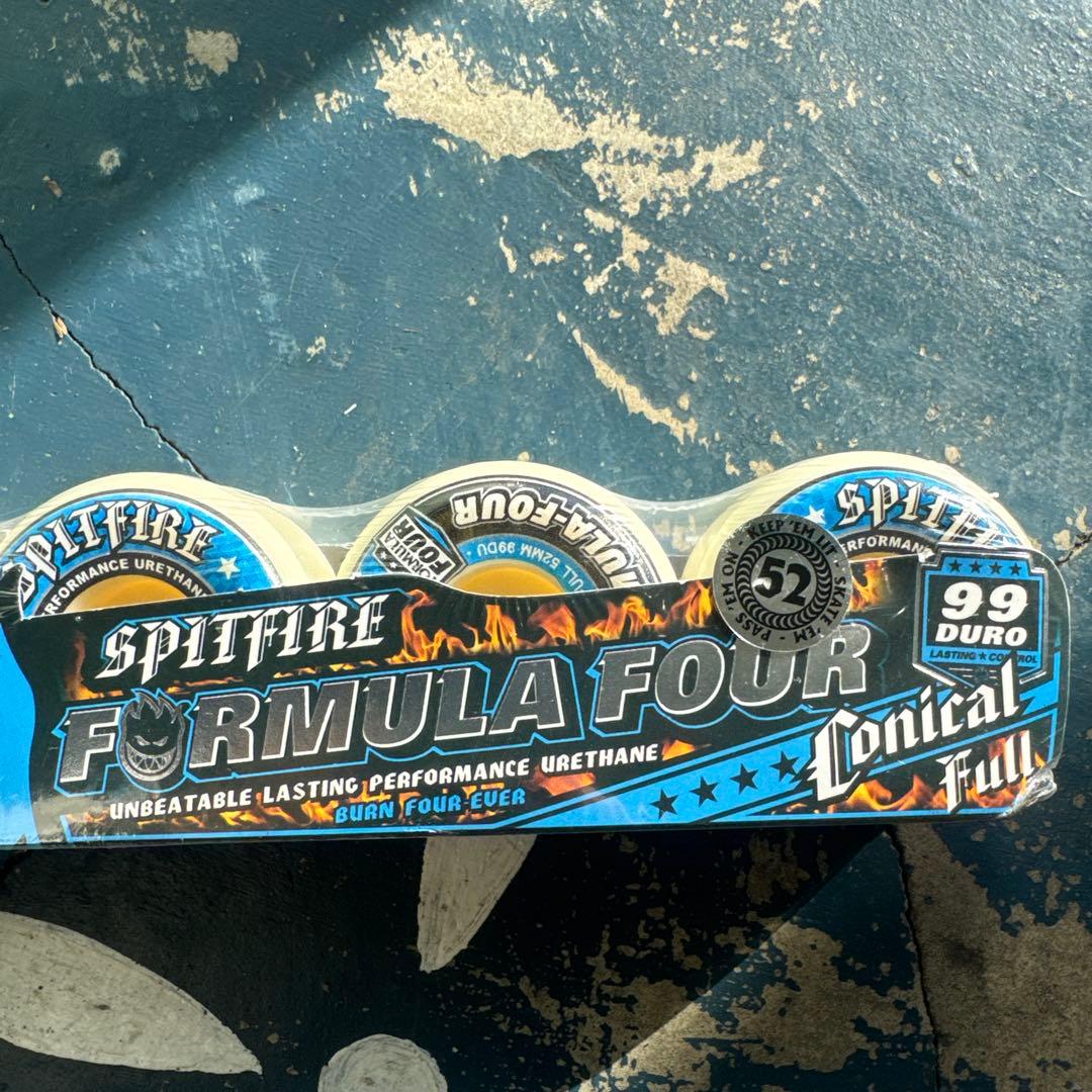 Spitfireフォーマル4コニカルフルウィール52mm 99a定価¥9,130