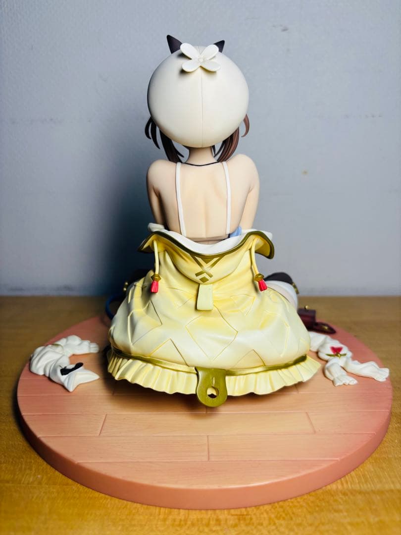 ライザ　フィギュア　1/6 ファット•カンパニー