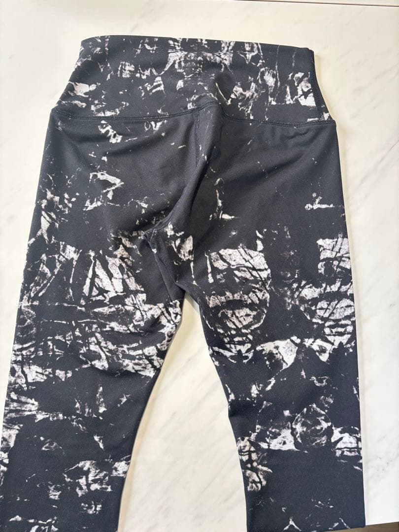 【レア品】alo yoga タイダイマグマレギンス　ブラック