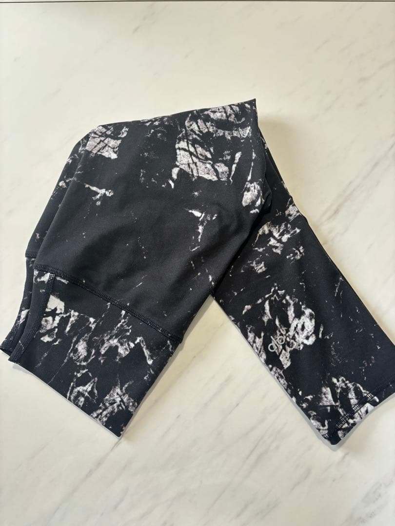 【レア品】alo yoga タイダイマグマレギンス　ブラック