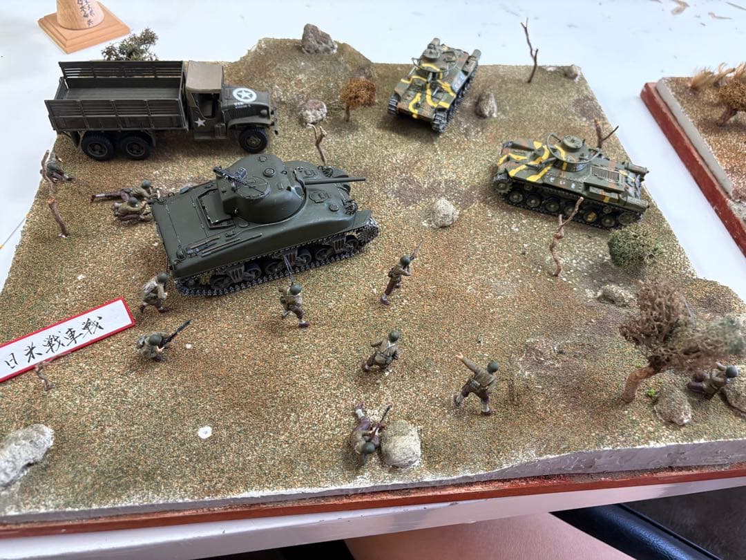 戦車と兵士フィギュアのジオラマ