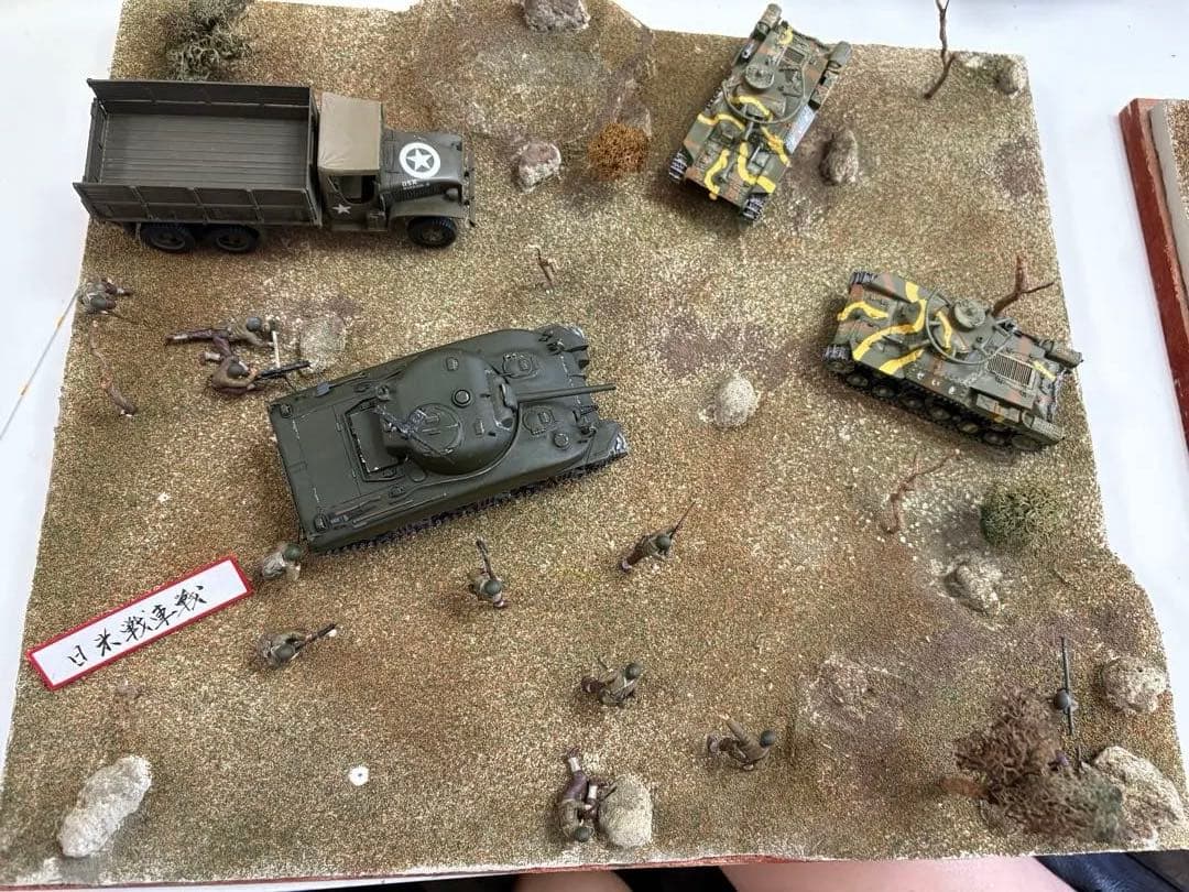 戦車と兵士フィギュアのジオラマ