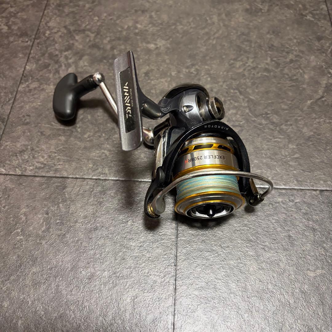 DAIWA ダイワ 17エクセラー 2508RH スピニングリール 中古