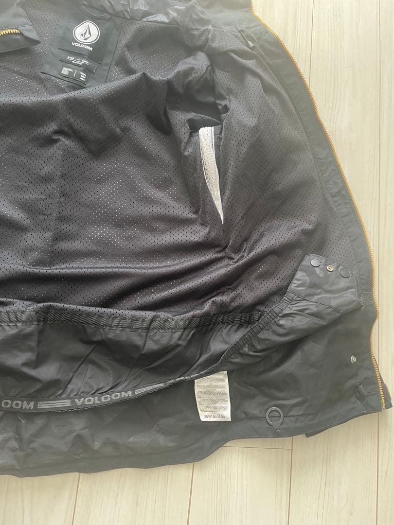 スノーボードウェア ジャケット volcom サイズ S
