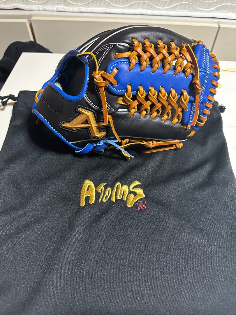 アトムズ牧秀悟モデルグローブ