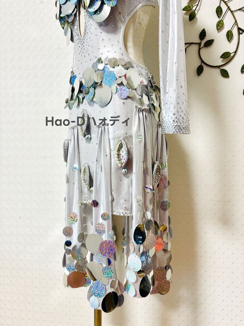 新品★ラテンドレス★SM〜M★社交ダンス★シルバー★スパンコール★競技会