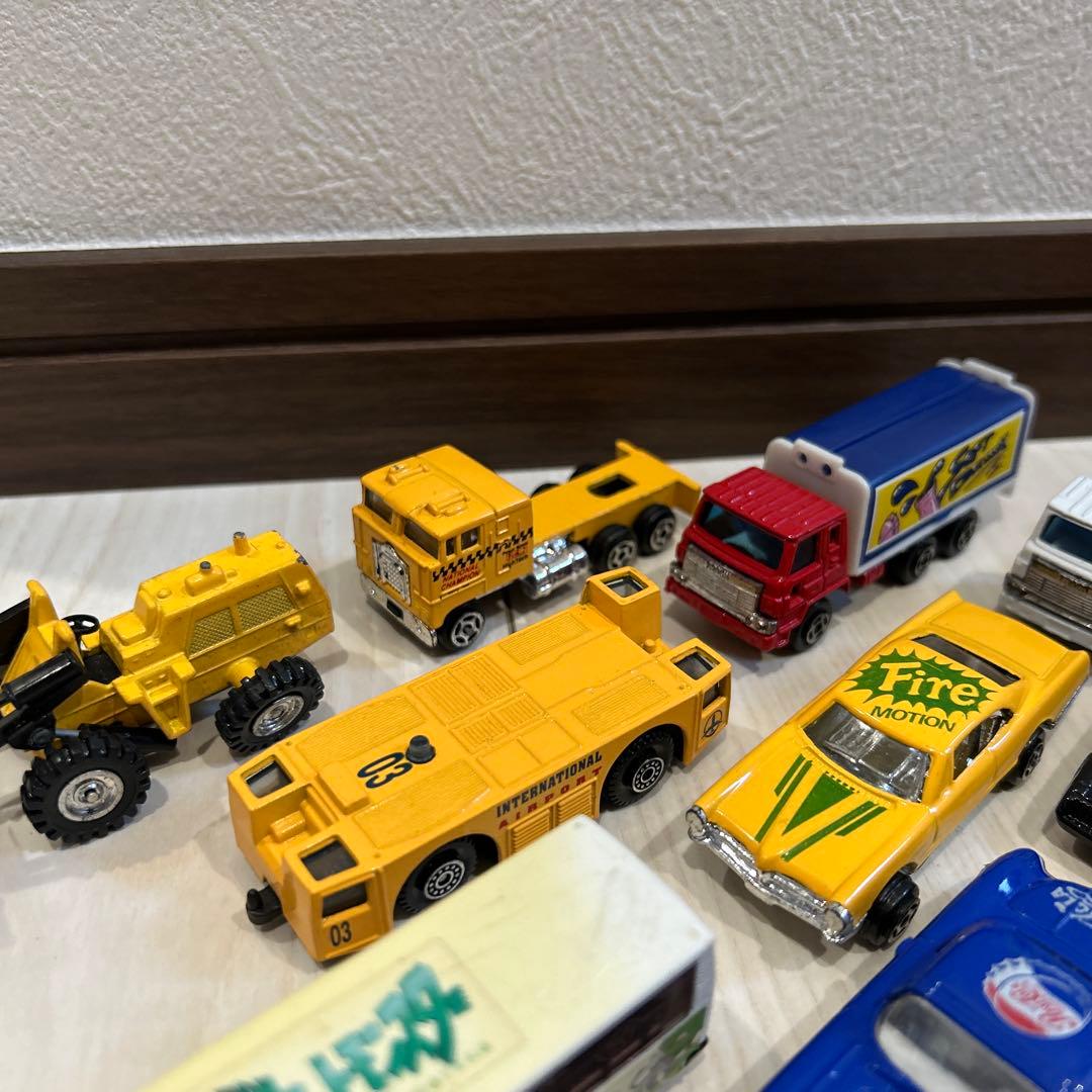 ミニカー 22台セット 多様なデザイン　トミカ　ウェリー　マジョレット