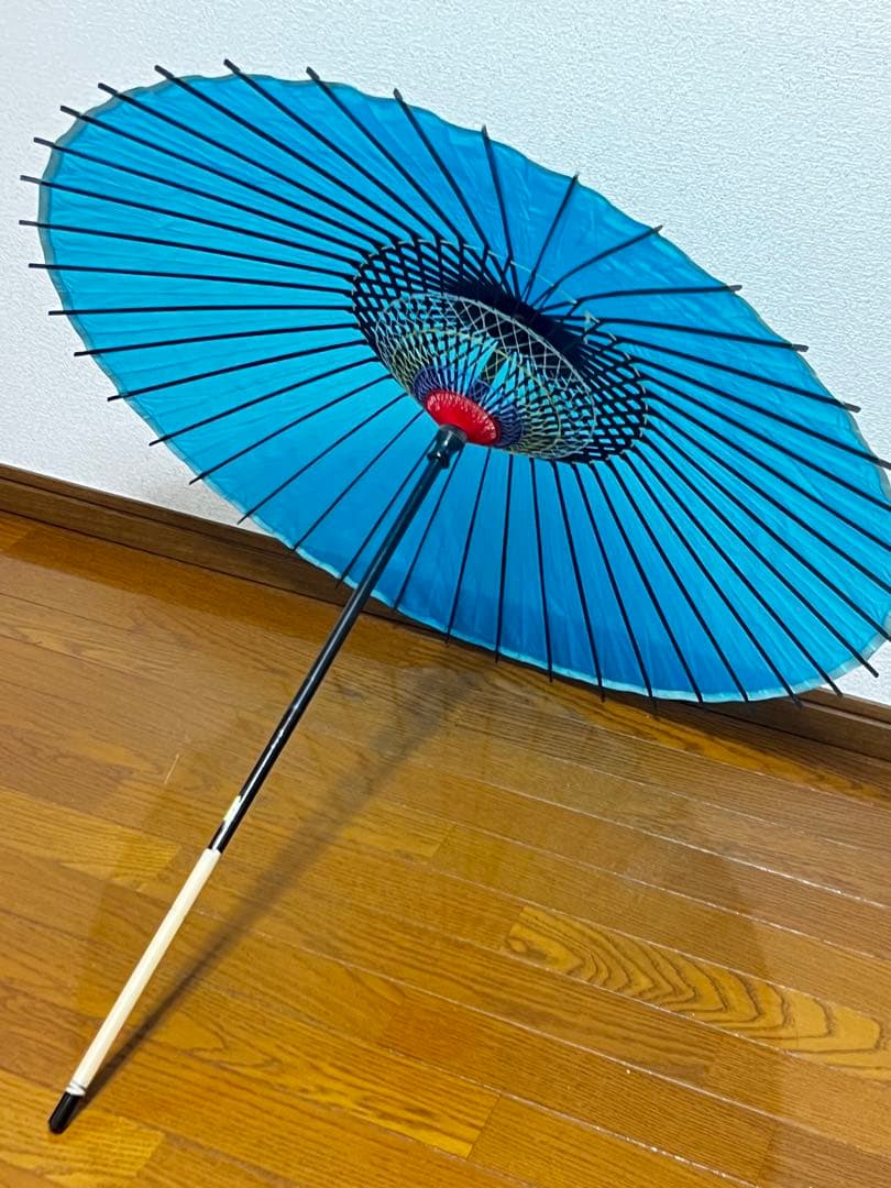 青い舞踊傘