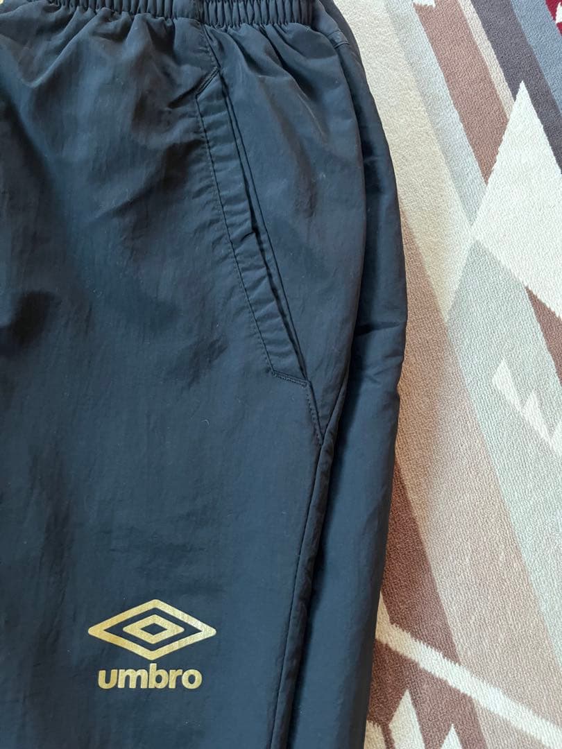 umbro ナイロンセットアップ　裏起毛　ブラック L