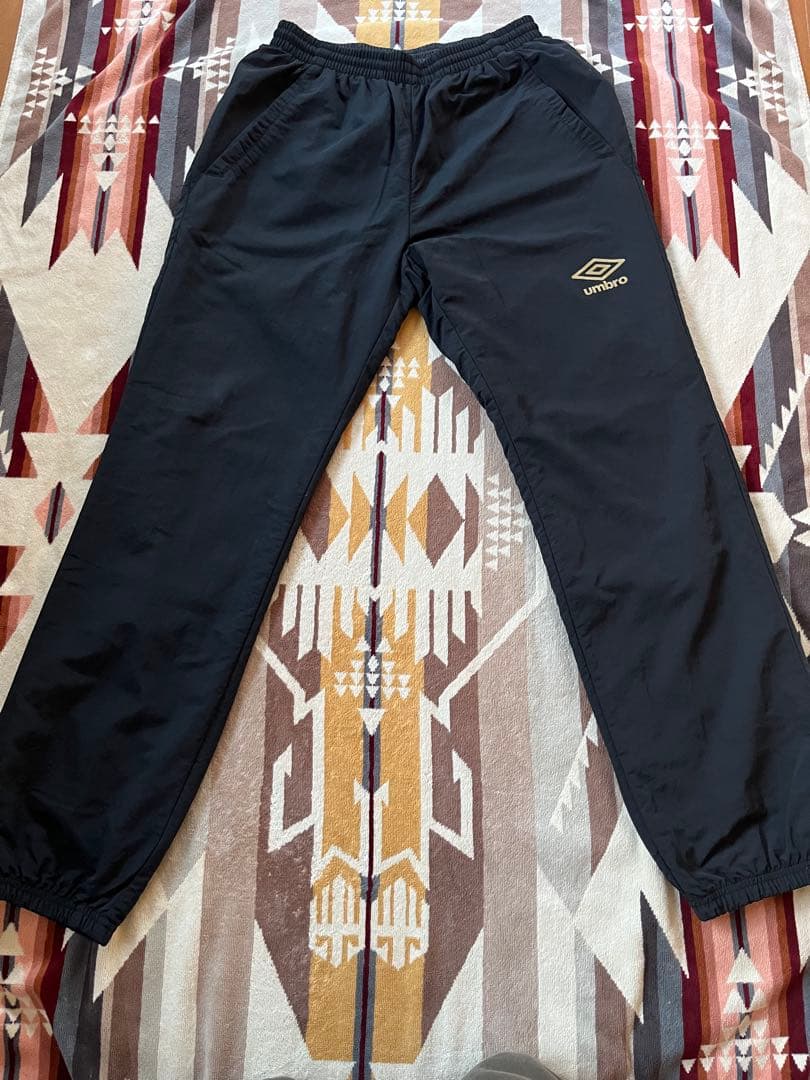 umbro ナイロンセットアップ　裏起毛　ブラック L