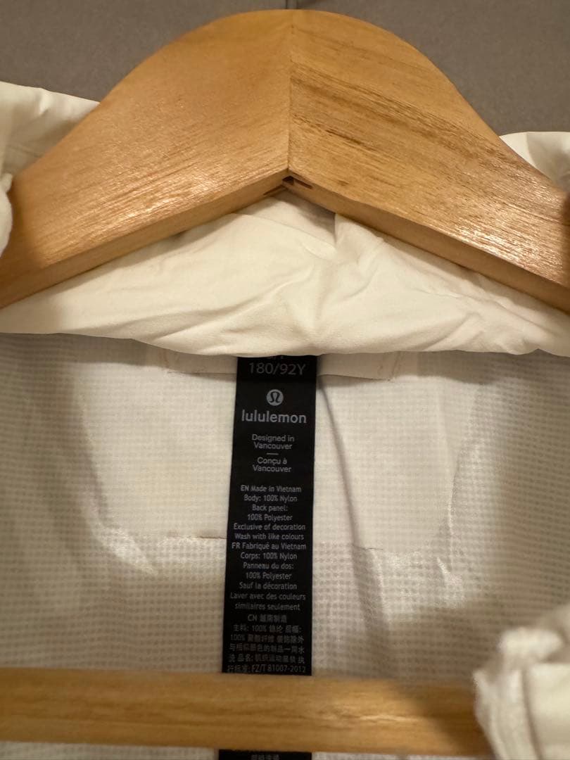早いもの勝ち⭐️lululemon ホワイト ウィンドブレーカー