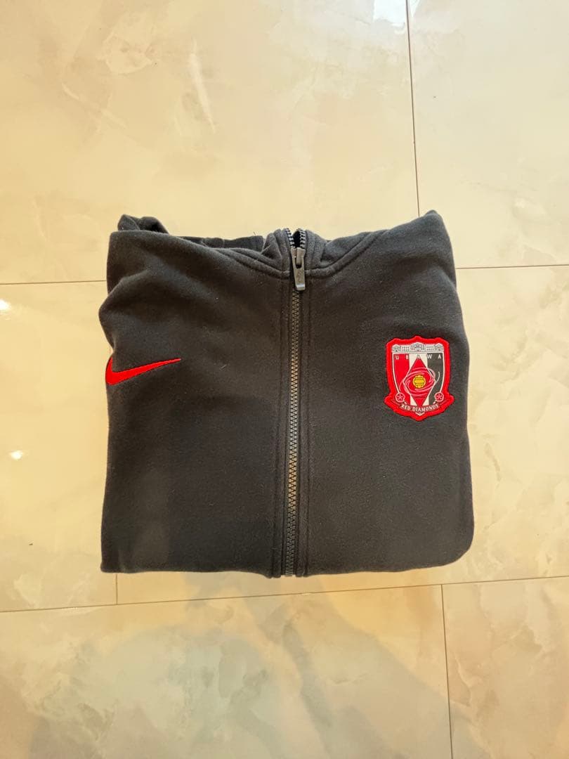【人気】2024 浦和レッズ NIKE CLUB フーディーパーカー M