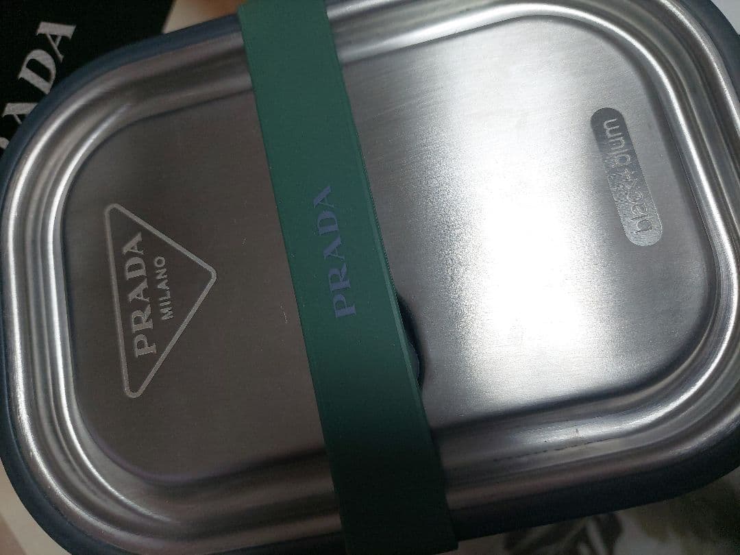 【レア物】PRADA ステンレススチール弁当箱