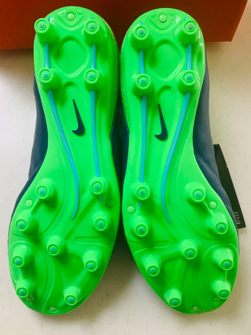 サッカースパイク NIKE ２５．５cm ティエンポレガシー