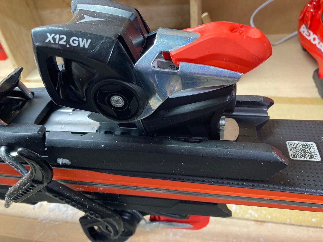 Atomic Redster X9i REVO スキー板166cm