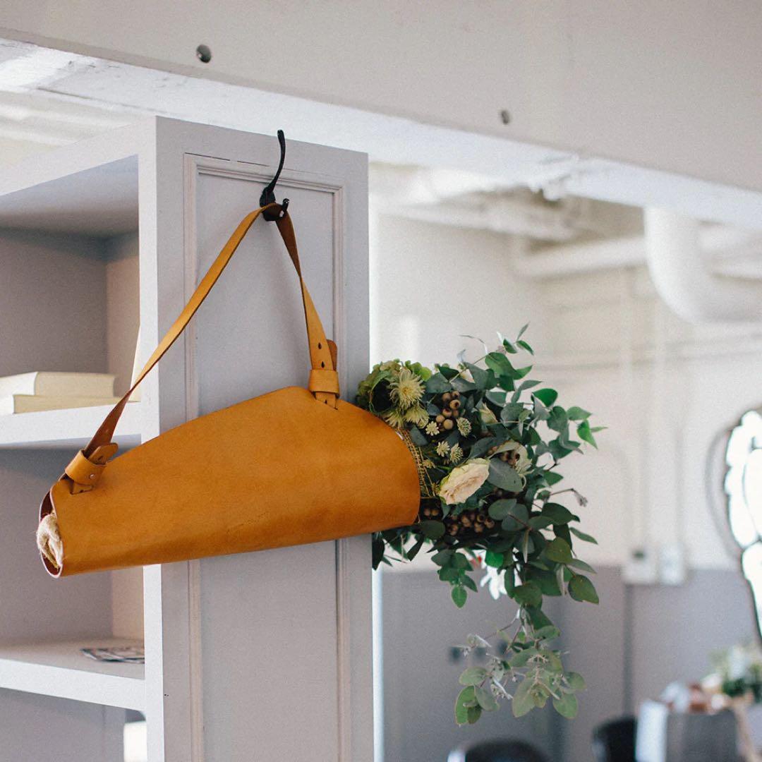 Lille og Stor blomst Lブラックレザー フラワーバッグ