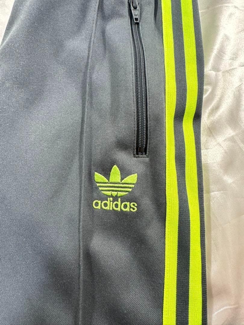 希少カラー　adidas アディダス ヨーロッパ トラックパンツ 刺繍ロゴ