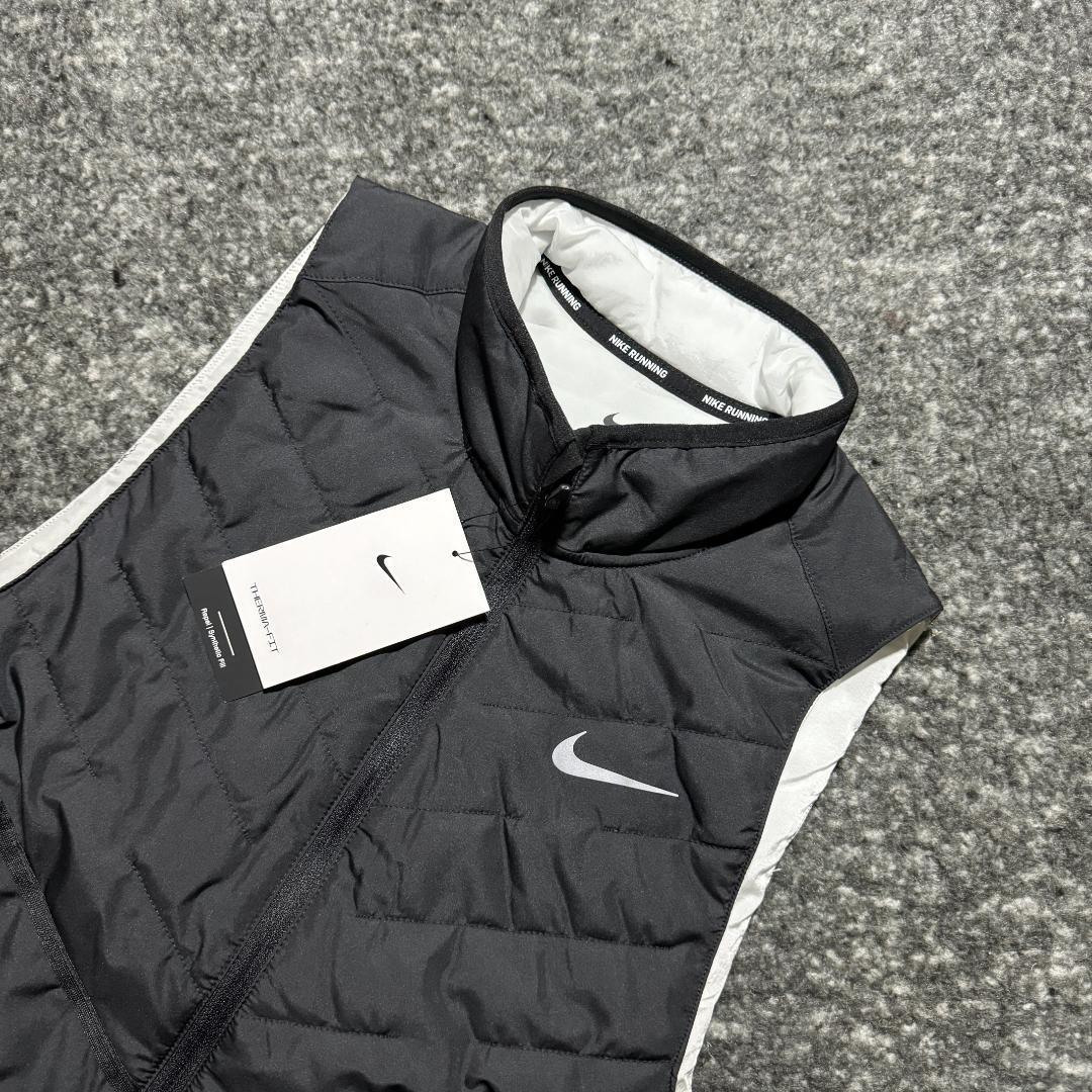 新品 ナイキ ランニング ベスト Msize 黒 メンズ 保温 撥水 ステッチ