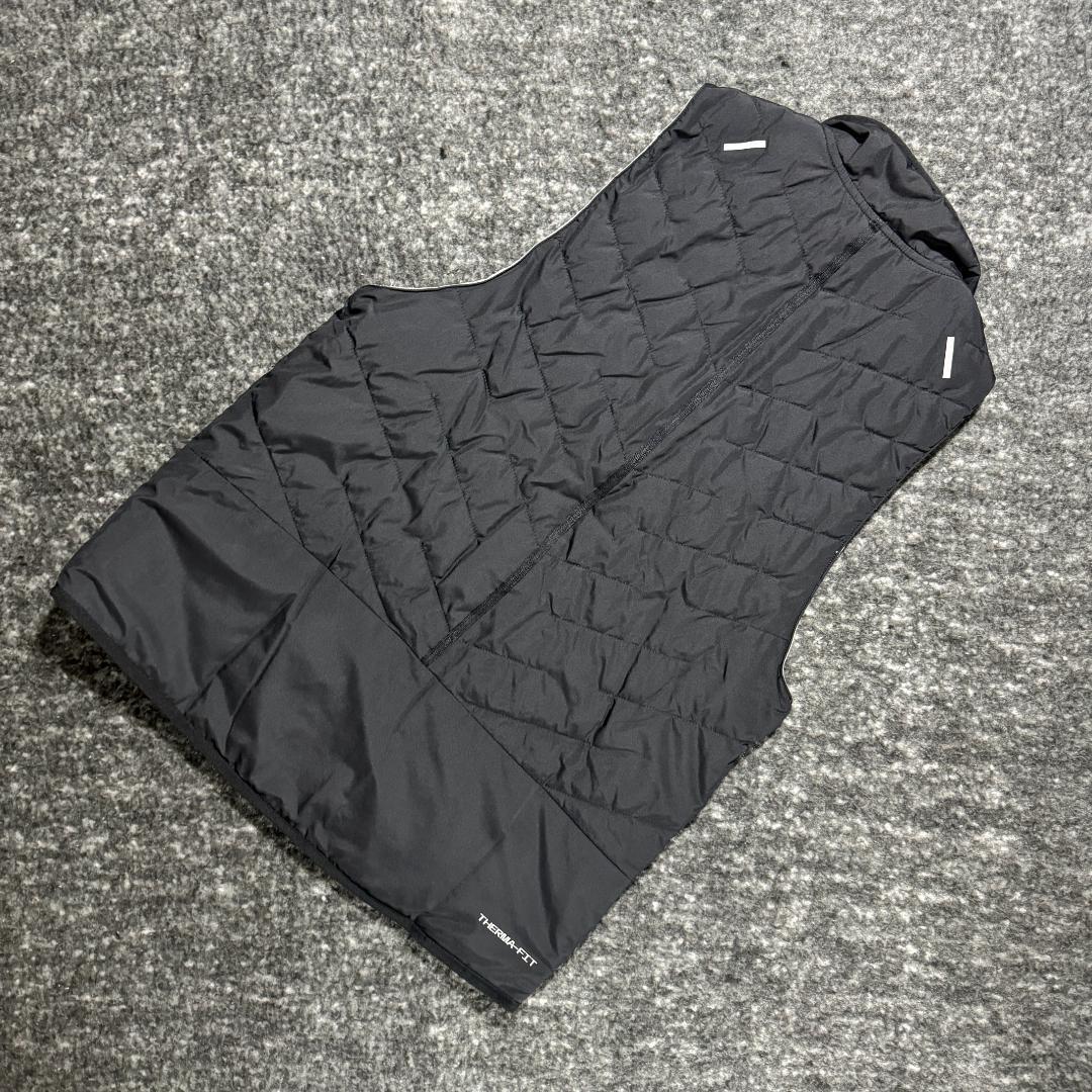 新品 ナイキ ランニング ベスト Msize 黒 メンズ 保温 撥水 ステッチ