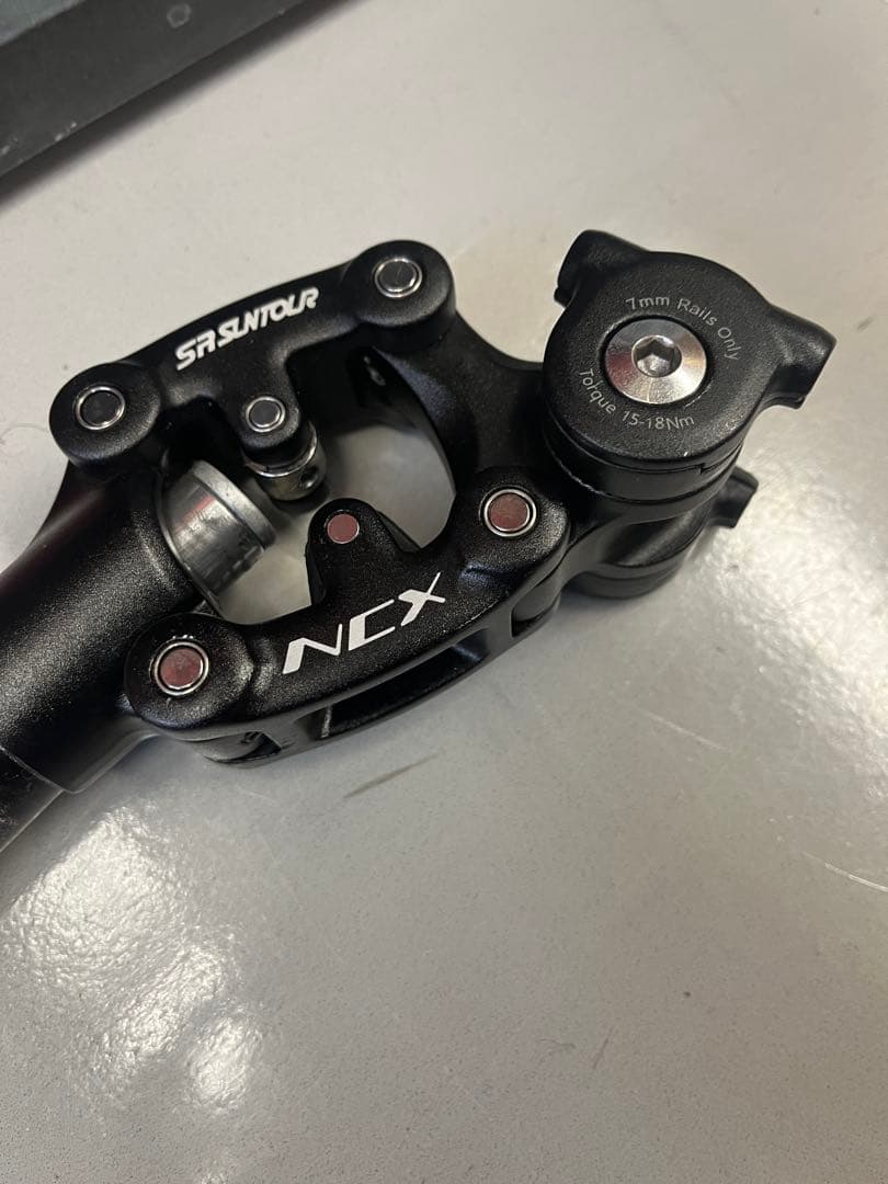 エスアールサンツアー サスペンションシートポスト 7mm torque