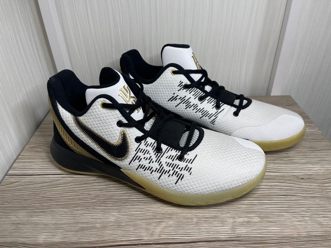 Nike Kyrie 7 ホワイト/ブラック/ゴールド