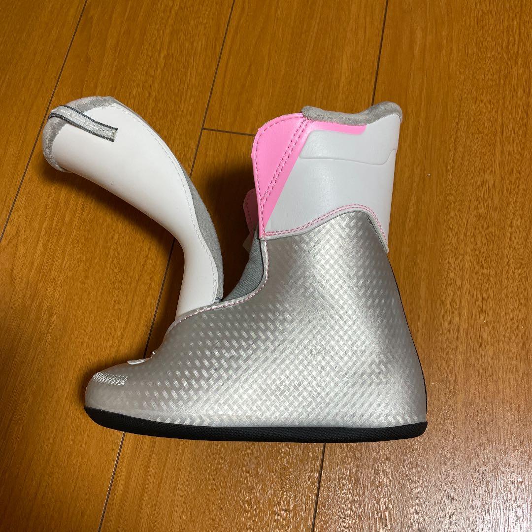 ジュニアスキーブーツ、22.0〜22.5㎝