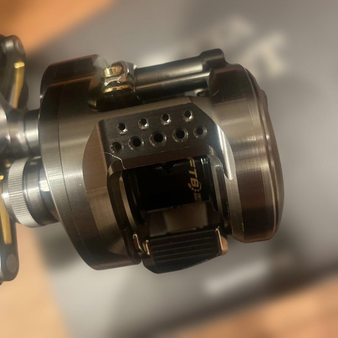 美中古 SHIMANO シマノ 23 カルカッタコンクエスト BFS HG 左