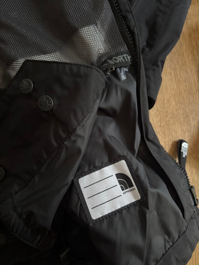 Eina。The North Face 子ども用 スノーボードウェア