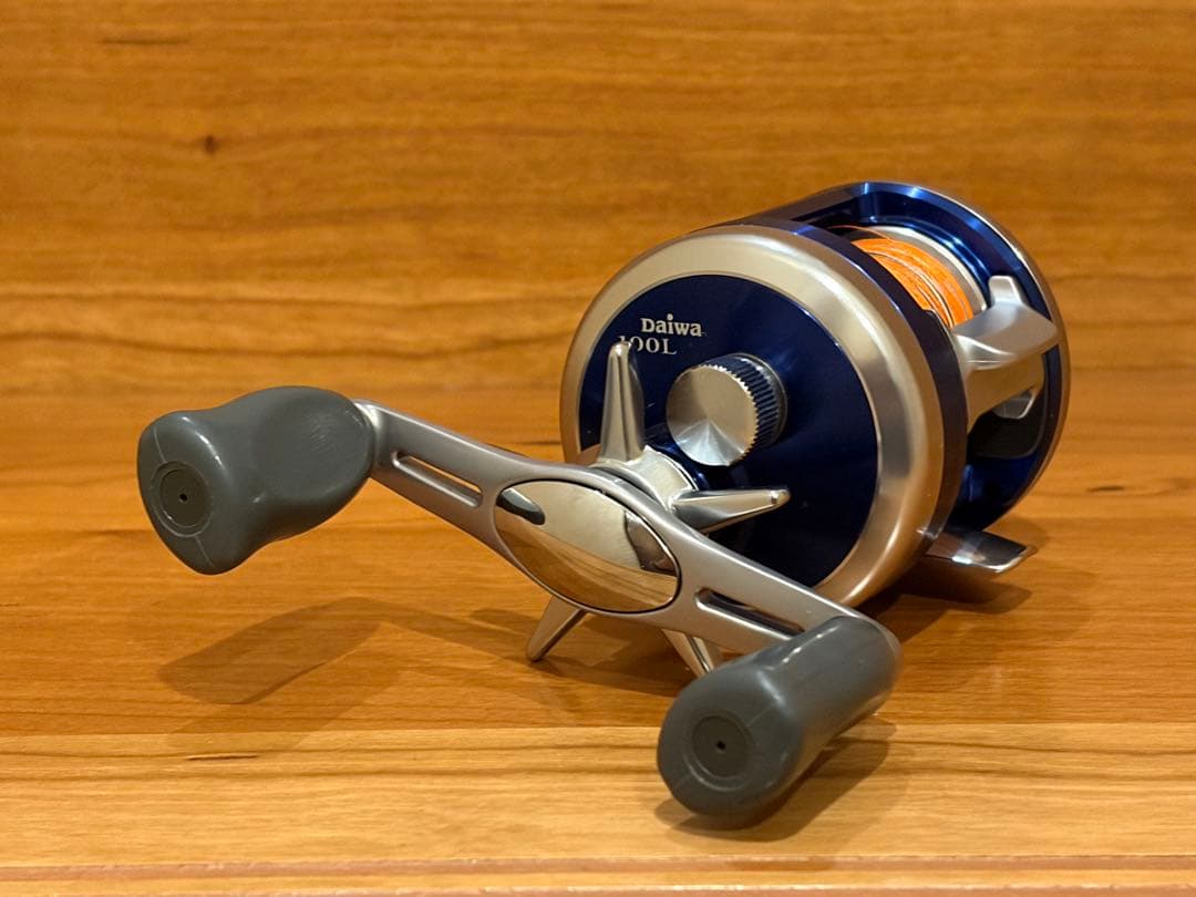 未使用 ダイワ ミリオネア ベイエリアスペシャル 100L レフトハンドル
