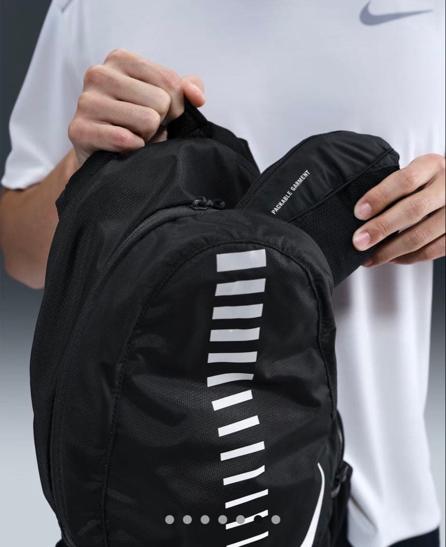 NIKEナイキ　ランニングジャケット　ウィンドブレーカー　黒　ブラック　XL新品