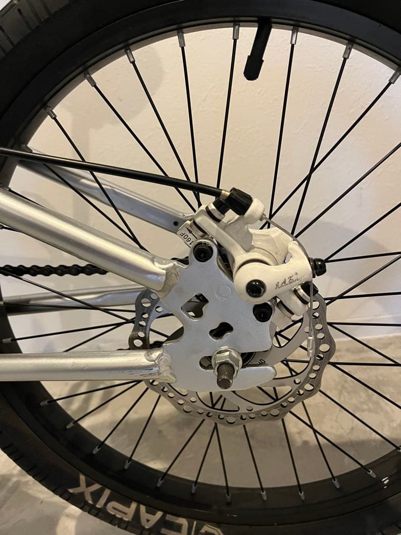 【引取限定】BMX自転車 20インチ シルバー ディスクブレーキ