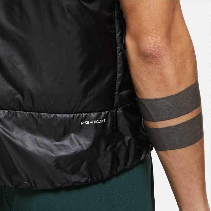 最後 XL ナイキ エアロロフト ダウンベスト 定価2万 ランニング ゴルフ 黒