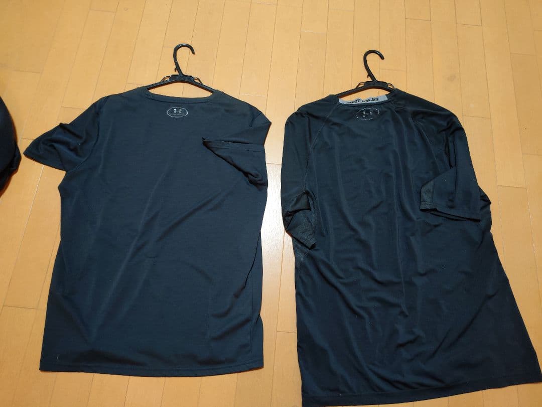 筋トレ引退品（タンクトップ２　Tシャツ２　パーカー１　シェーカー７　その他３種）