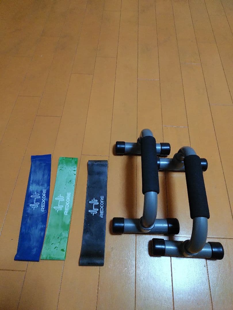 筋トレ引退品（タンクトップ２　Tシャツ２　パーカー１　シェーカー７　その他３種）